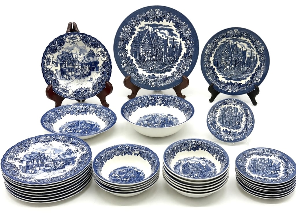 ENGLISH DICKENS BLUE DINNERWARE LOT 24PCS (1 of 6)