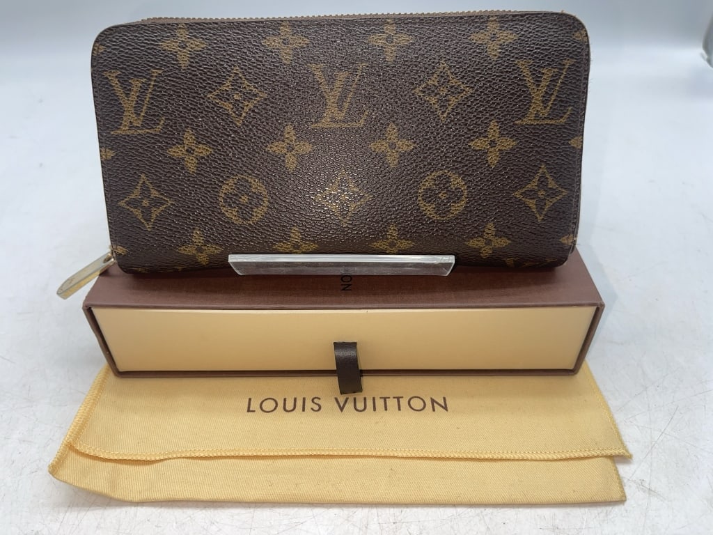 Louis Vuitton Monogram Zip Around Wallet (1 of 7)