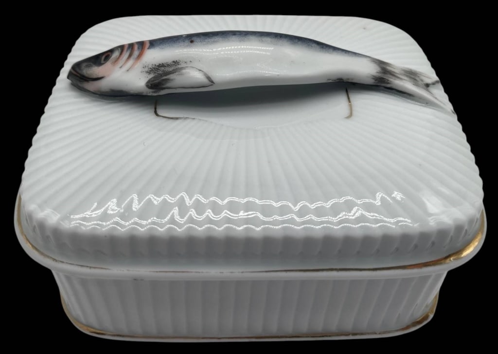 VICTORIA CARLSBAD FISH LIDDED BOX 5": Vintage Victoria Carlsbad Austria porcelain lidded box featuring a square ribbed form with rounded corners and a sculptural fish finial serving as the lid handle. Decorated in glossy white porcelain w