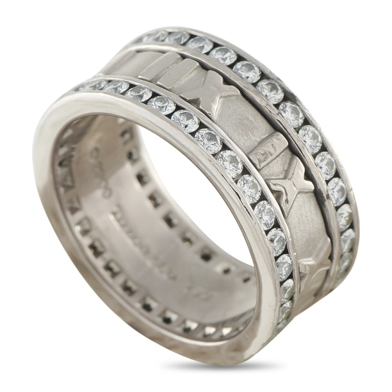 TIFFANY & CO. ATLAS 18K GOLD 1.65CT DIAMOND RING: Like all pieces from the collection, this Tiffany & Co. Atlas ring features a structural design that is elevated by simple Roman numeral motifs. Diamonds with a total weight of 1.65 carats make a stat