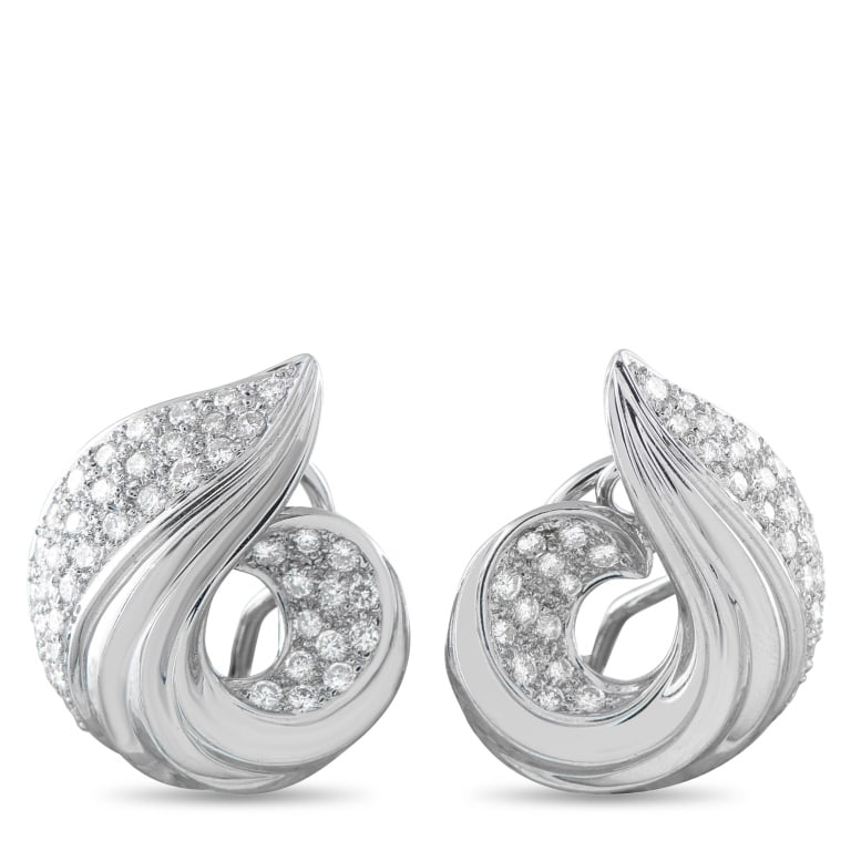 18K GOLD DIAMOND SWIRLED SHELL CLIP-ON EARRINGS: With clear retro roots, these white gold clip-ons are shaped in a swirling form. The spiral silhouette features a ridged, polished surface and a diamond-pave segment, creating a play of texture as the