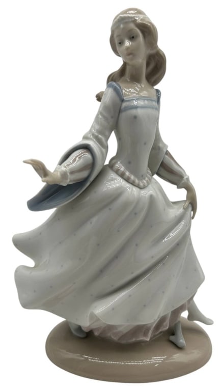 LLADRO LADY IN FLOWING GOWN FIGURINE 10" (1 of 5)