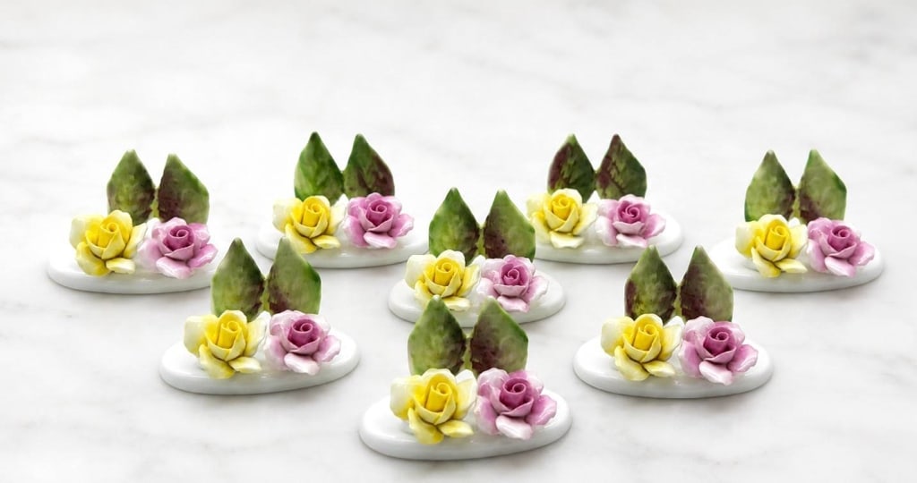 CROWN STAFFORDSHIRE BONE CHINA PLACE CARD HOLDERS (1 of 8)