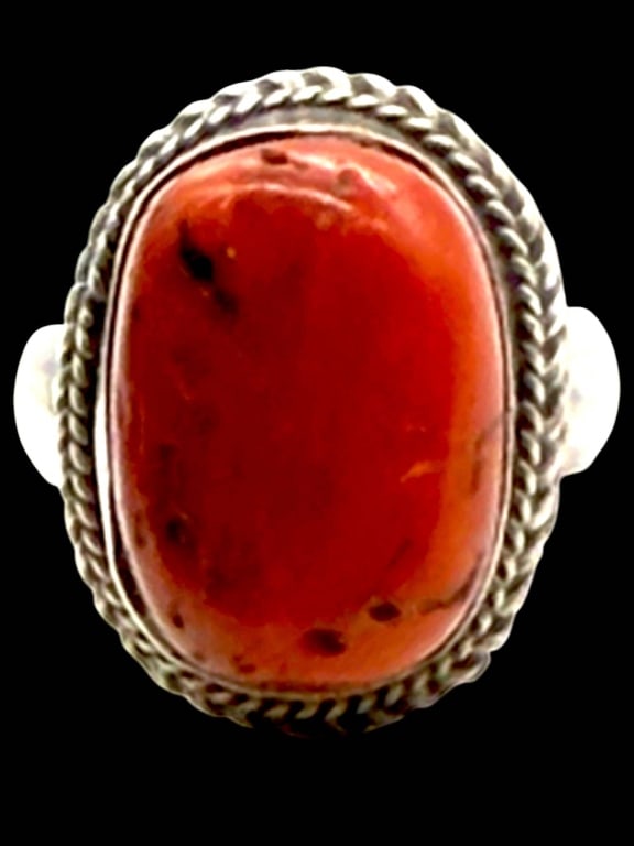 STERLING RED JASPER RING SZ 7: Vintage sterling silver statement ring featuring a substantial oval red jasper cabochon with attractive natural black matrix inclusions and warm earthy coloration. The gemstone is bezel set within a h