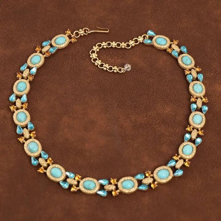 VINTAGE 18K GP TURQUOISE NECKLACE: This stunning vintage gold-plated necklace features an exquisite blend of turquoise stones and sparkling crystals. The design boasts a unique combination of vivid turquoise cabochons and brilliant