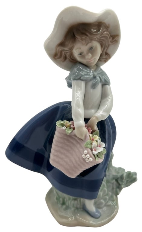 LLADRO GIRL W/FLOWER BASKET 7": .