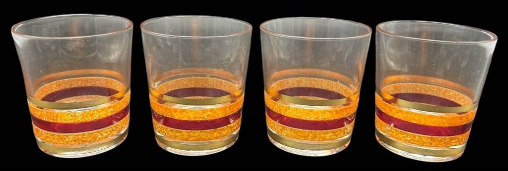 SET OF 4 RETRO CULVER STYLE OLD FASHIONED GLASSES: Stylish set of four vintage old fashioned or rocks glasses featuring vibrant ruby red and textured gold bands accented with metallic gold trim. The bold mid-century design is reminiscent of iconic Cul