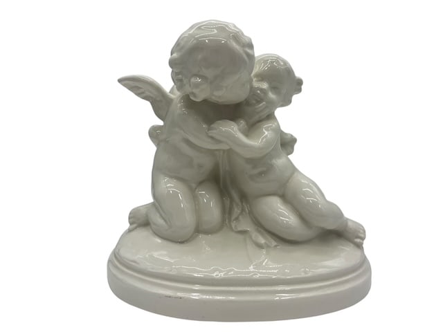 LOVELY CERAMIC STATUE BOTICELLI ANGELS KISSING 11": *For ALTERNATIVE SHIPPING QUOTES or local PICKUP details, please visit www.dejavuauctionshipping.com*BOTTICELLI ANGELS playing and flirting and kissing. Fabulous statue in pure white ceramic Some craz