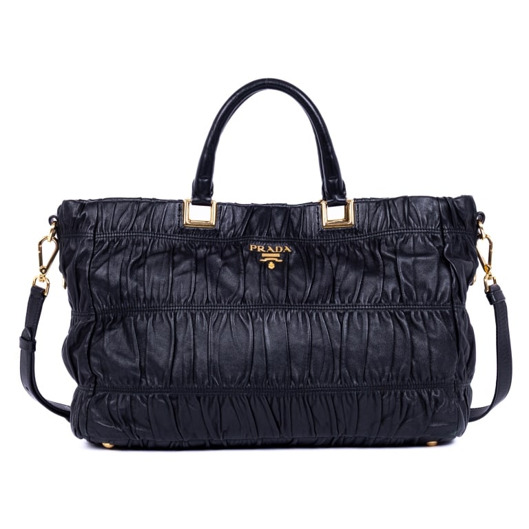 PRADA NAPPA GAUFRE TOP HANDLE BLACK NAPPA BAG: PRADA NAPPA GAUFRE TOP HANDLE BLACK NAPPA GAUFRE LEATHER GOLD Dimensions (CM): 38*25*14.5cm Production Code: 110 A GTA0783