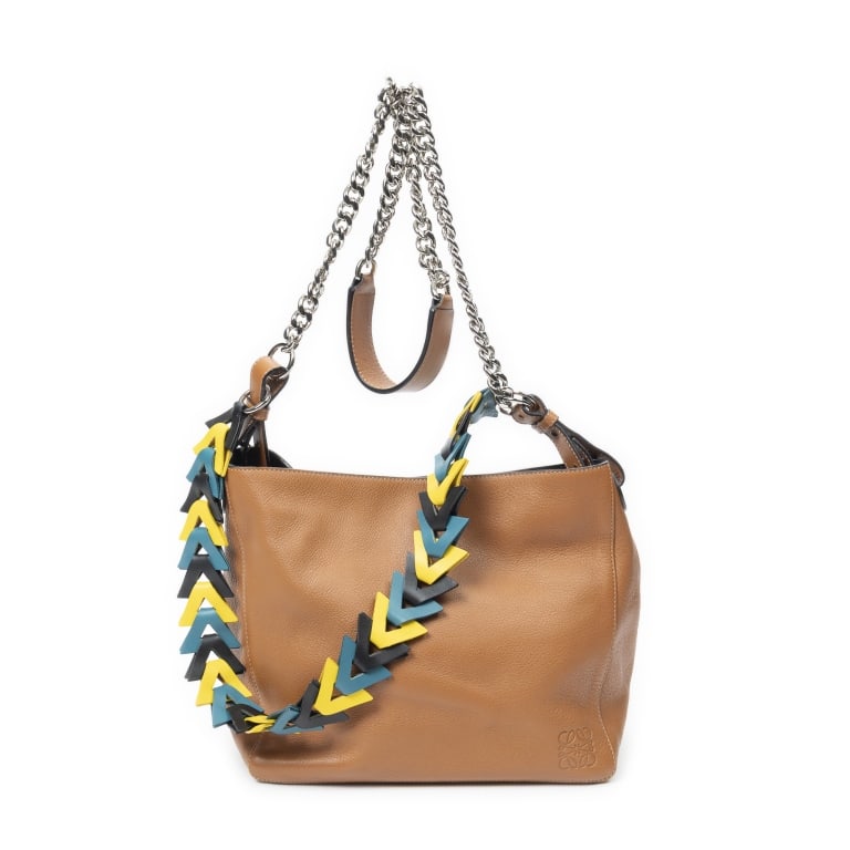 LOEWE V BROWN GRAINED CALFSKIN BUCKET BAG: LOEWE V BUCKET BAG BROWN GRAINED CALFSKIN LEATHER SILVER Dimensions (CM): 26*23.5*15cm Production Code: 61509 A ABD1948