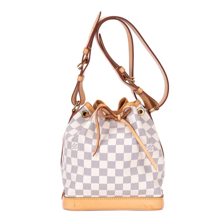 LOUIS VUITTON NOE BB IVORY DAMIER AZUR BAG: LOUIS VUITTON NOE BB IVORY DAMIER AZUR GOLDEN BRASS Dimensions (CM): 21*24*15cm Production Code: SA2137 (23rd week of 2017) A GTA1683
