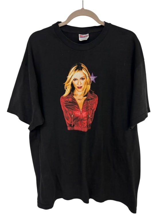 MADONNA DROWNED WORLD TOUR 2001 T-SHIRT XL: Original Madonna Drowned World Tour 2001 concert T-shirt featuring a full-color front portrait graphic with "World Tour 2001" emblem and a back print listing the North American tour cities. Manufactur