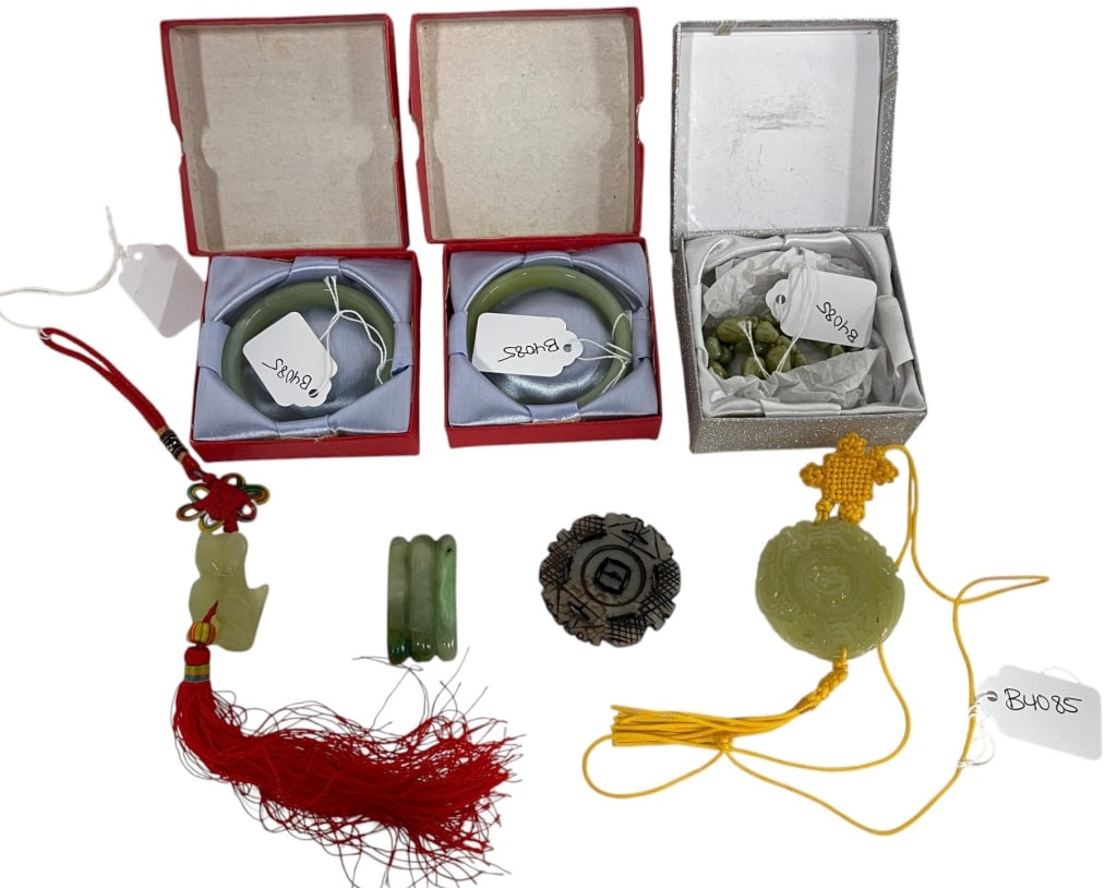 GROUP OF 7 CARVED JADE OBJECTS: A decorative grouping of carved jade and jade-style jewelry accessories, including two green jade bangles presented in fitted boxes, a strand of polished green beads, a carved pendant with tassel, a c