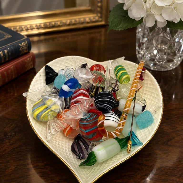 25 PC ART GLASS CANDY COLLECTION HEART DISH 6": Charming 25-piece collection of decorative art glass candies and confectionery forms displayed in a heart-shaped ceramic serving dish. The assortment features colorful hand-crafted glass pieces in a v