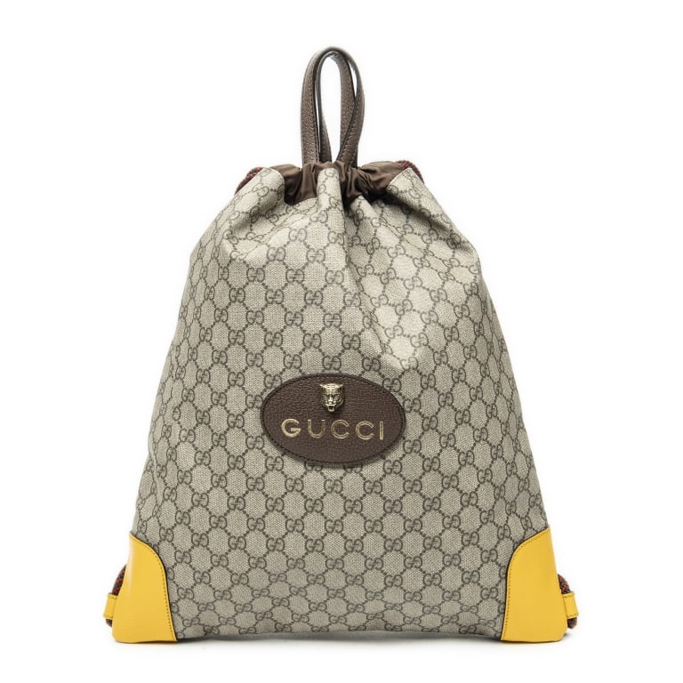 GUCCI WEB LOGO DRAWSTRING BACKPACK BEIGE/YELLOW SU: GUCCI WEB LOGO DRAWSTRING BACKPACK BEIGE/YELLOW SUPREME COATED CANVAS GOLD Dimensions (CM): 37*43*1cm Production Code: 473872 527066 AA ABD3557
