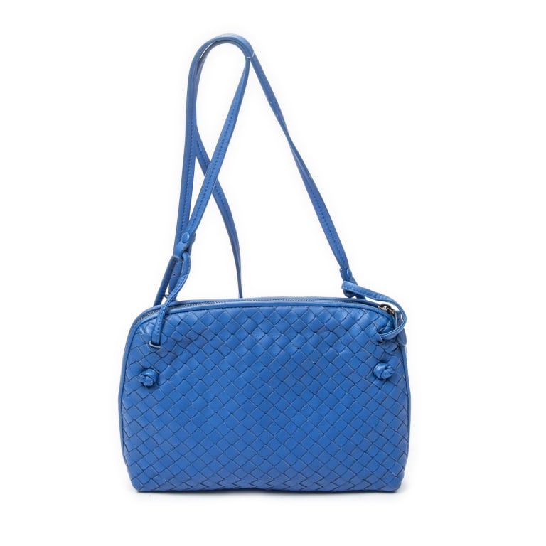 BOTTEGA VENETA NODINI CROSSBODY BLUE INTRECCIATO L: BOTTEGA VENETA NODINI CROSSBODY BLUE INTRECCIATO LEATHER AGED BRASS Dimensions (CM): 24*18*5cm Production Code: B04755562G A ABD3925