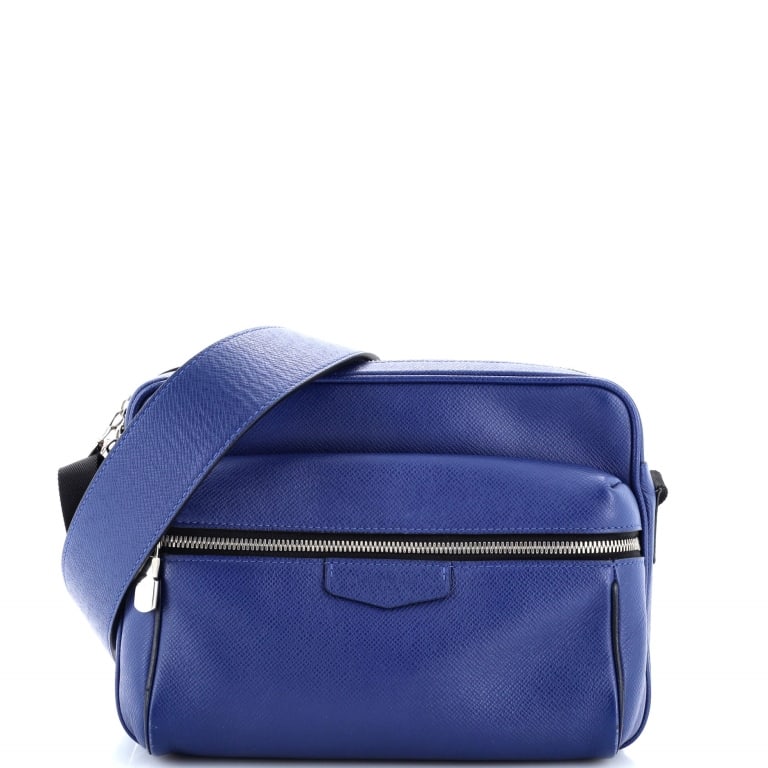 LOUIS VUITTON OUTDOOR MESSENGER PM BLUE TAIGA LEAT: LOUIS VUITTON OUTDOOR MESSENGER PM BLUE TAIGA LEATHER SILVER BRASS Dimensions (CM): 26*18*11cm Production Code: FO1128 (12th week of 2018) A GTU0573