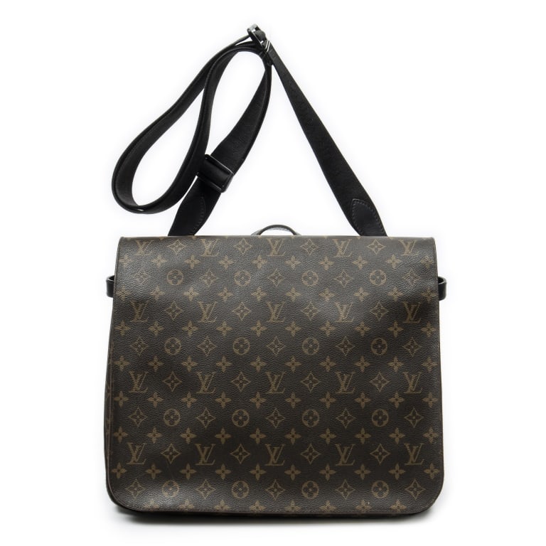 LOUIS VUITTON DRAKE BROWN MONOGRAM CANVAS SILVER B: LOUIS VUITTON DRAKE BROWN MONOGRAM CANVAS SILVER BRASS Dimensions (CM): 29*34.5*14cm Production Code: AA0112 (1st week of 2012) A ABC6786