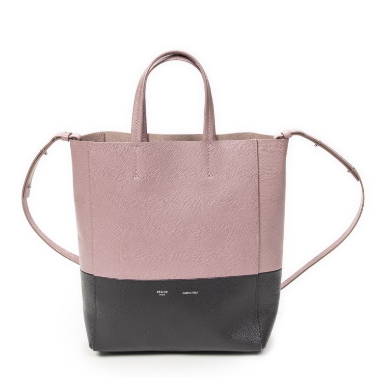 CELINE SMALL BICOLOR VERTICAL CABAS PINK TOTE: CELINE SMALL BICOLOR VERTICAL CABAS TOTE LIGHT PINK/GREY GRAINED CALFSKIN LEATHER SILVER Dimensions (CM): 23*28*10cm Production Code: F-LA-1128 A ABC7452