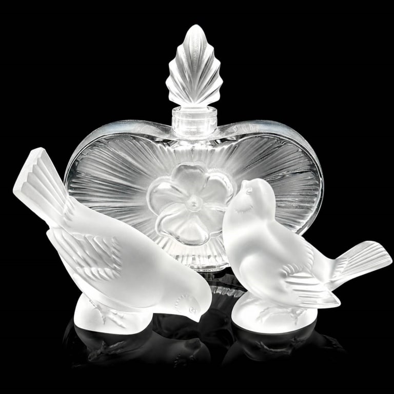 LALIQUE CLARISSE PARFUM & FROSTED SPARROWS 5": Three-piece Lalique France crystal collection comprising the ?Clarisse? perfume bottle and two frosted crystal sparrow figurines. Designed by Marie-Claude Lalique circa 1989, the Clarisse flacon featu