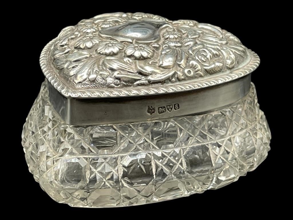 CUT CRYSTAL & STERLING HEART SHAPED BOX 64.3G: CUT CRYSTAL & STERLING HEART SHAPED BOX 64.3G-VERY GOOD PRE OWNED CONDITION-64.3G-APPROX 4" X 4" X 2.25"-VINTAGE HEART-SHAPED TRINKET OR JEWELRY BOX, FEATURING A BEAUTIFULLY DETAILED STERLING SILVER L