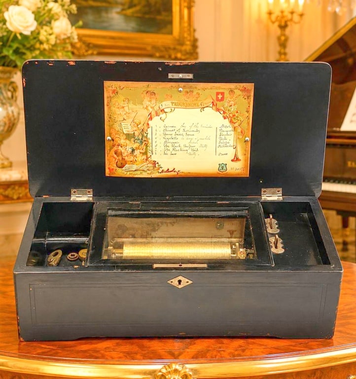 SWISS CYLINDER PAILLARD MUSIC BOX 16": Late 19th-century Swiss cylinder music box, circa 1890, possibly by Paillard Vaucher Fils (PVF) of Sainte-Croix, Switzerland. Housed in an ebonized wood case with fine multicolor floral, musical instr