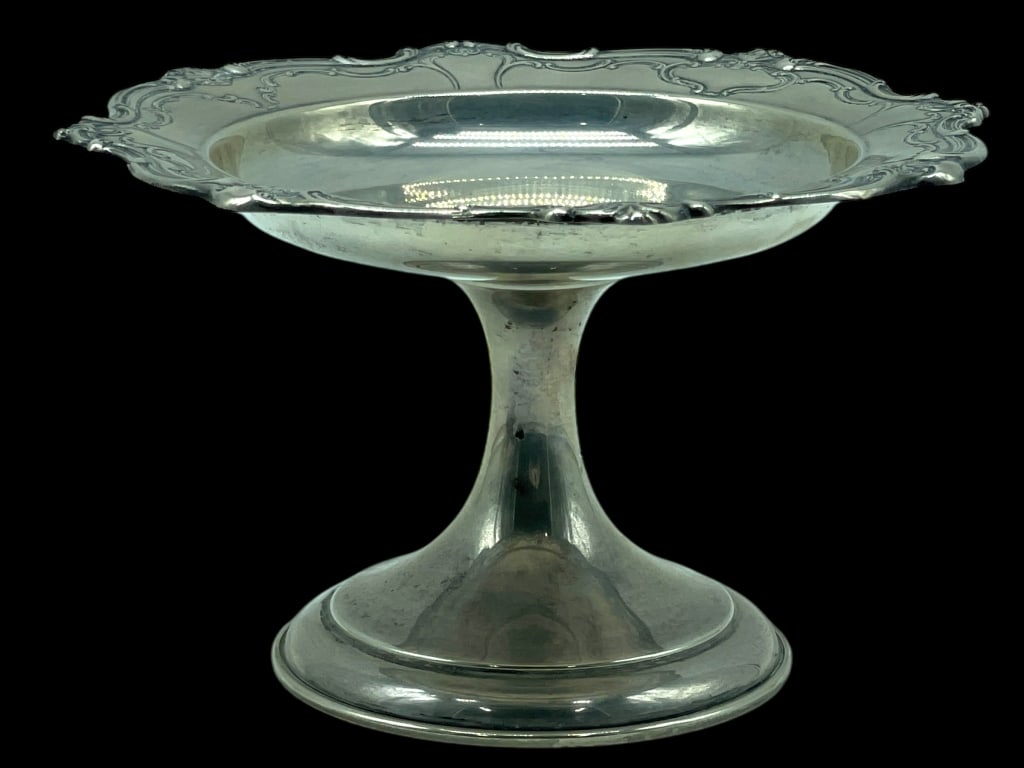 VINTAGE GORHAM STERLING SILVER PEDESTAL DISH 300G: *for alternative shipping options please go to www.dejavuauctionshipping.com-VINTAGE GORHAM STERLING SILVER WEIGHTED PEDESTAL DISH-This elegant pedestal dish, also known as a compote or bonbonier, is 