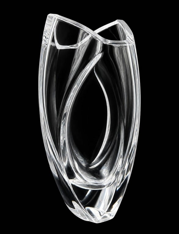 BACCARAT SIGNED CRYSTAL VASE 9" (1 of 9)