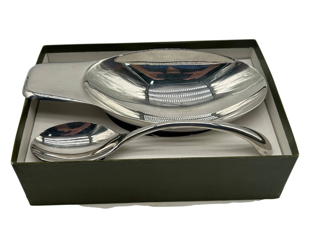 CHRISTOFLE SILVERPLATE SERVING SET BOXED 8.5": Elegant Christofle silverplate serving set featuring a sculptural handled serving bowl/dish with coordinating serving spoon, presented in the original green Christofle fitted presentation box. The sle