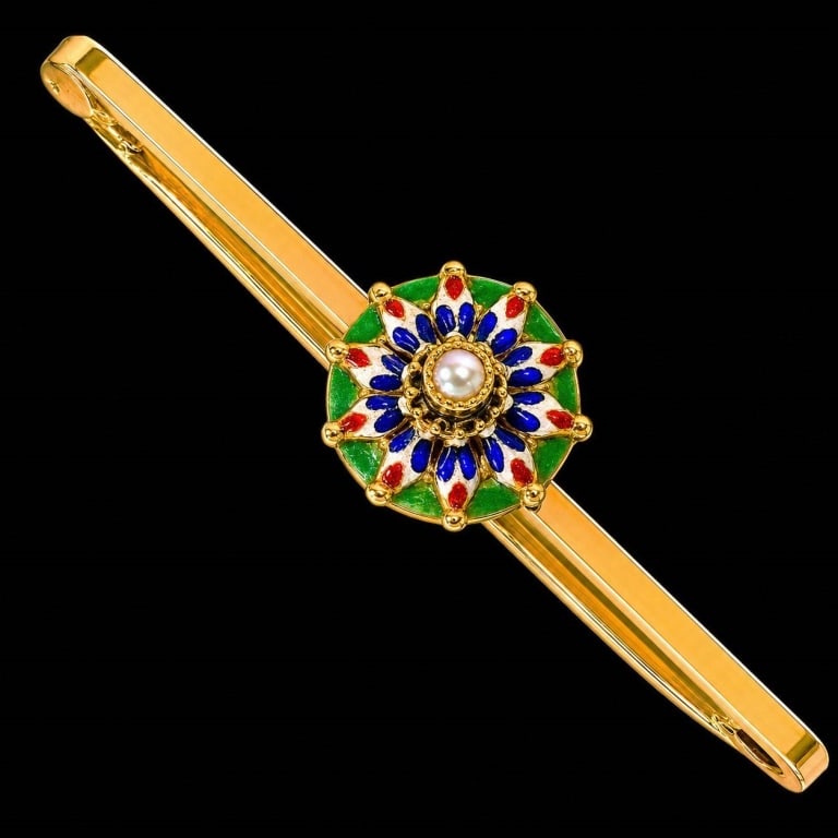 9K GOLD ENAMEL FLORAL PEARL TIE CLIP 2.8G 2.5": Vintage 9K yellow gold tie clip featuring an ornate circular floral medallion accented with richly colored green, cobalt blue, white and red enamel. The dimensional flower design is centered by a smal