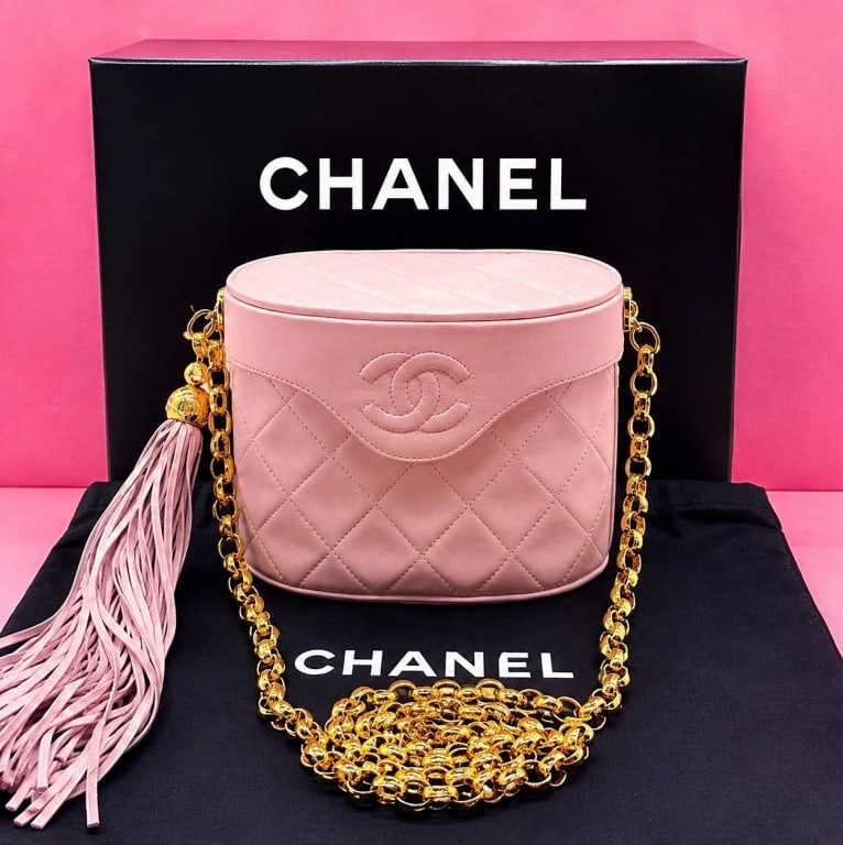 CHANEL PINK MATELASS? BIJOUX CHAIN BAG: Vintage Chanel baby pink leather binocular/vanity-style shoulder bag featuring classic diamond matelass? quilting, stitched oversized interlocking CC logo, dramatic extra-long leather tassel and subst