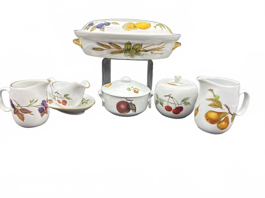 Royal Worcester Evesham Fruit Pattern Service (1 of 3)