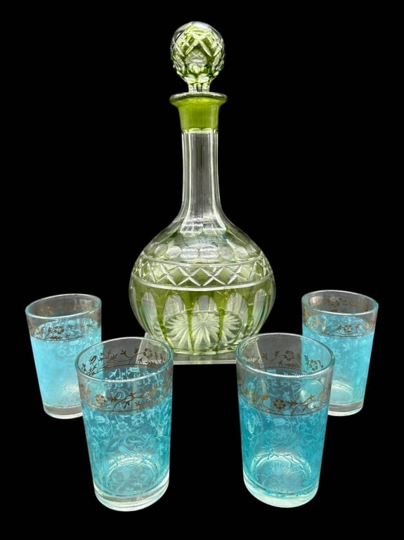 ANTIQUE CUT GLASS DECANTER & 4 GLASSES 10" (1 of 4)
