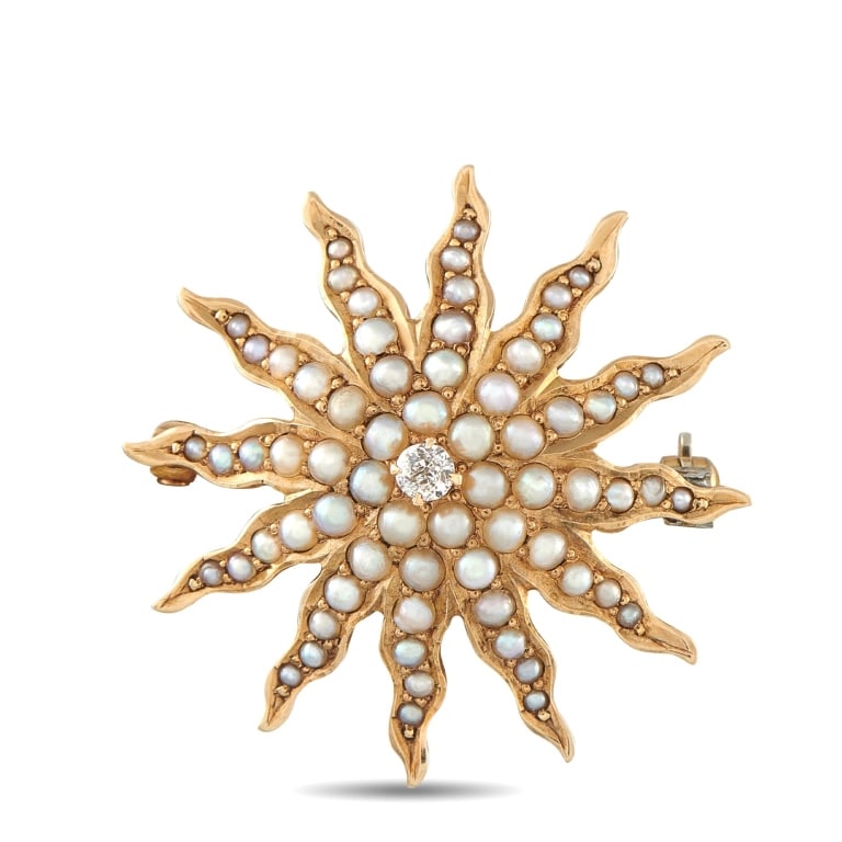 14K GOLD DIAMOND SEED PEARL STARBURST BROOCH: A charming starburst brooch in 14K rose gold, adorned with delicate seed pearls lining each radiating ray and a sparkling old cut diamond of approximately 0.07 carats set at the center. Seed pearls ti