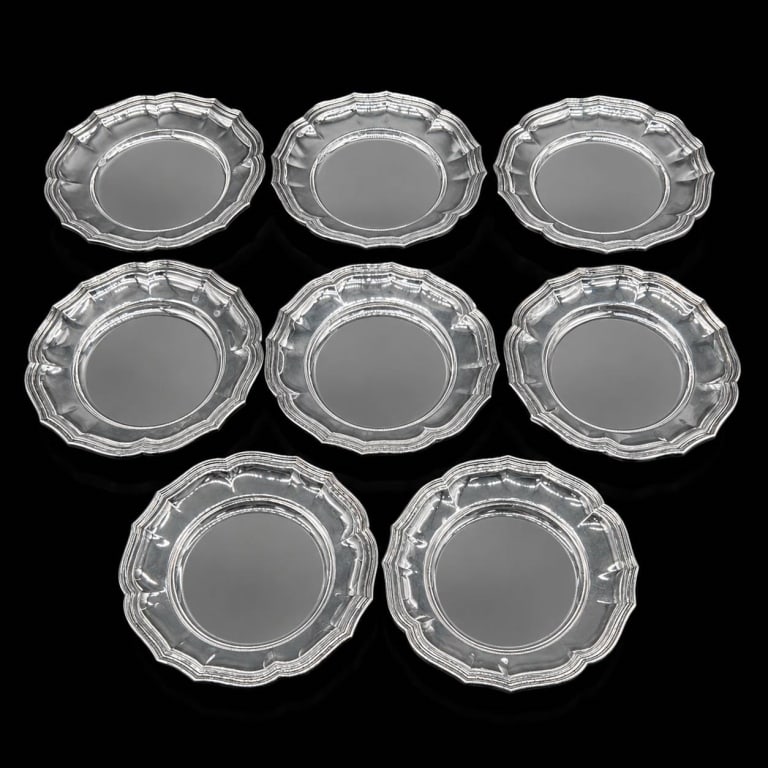 TIFFANY & CO STERLING SILVER PLATES 39.2 TROY OZ: Set of eight Tiffany & Co. sterling silver plates featuring an elegant shaped and scalloped border with molded stepped edge and classic understated design. Each is marked "TIFFANY & CO / STERLING / IT
