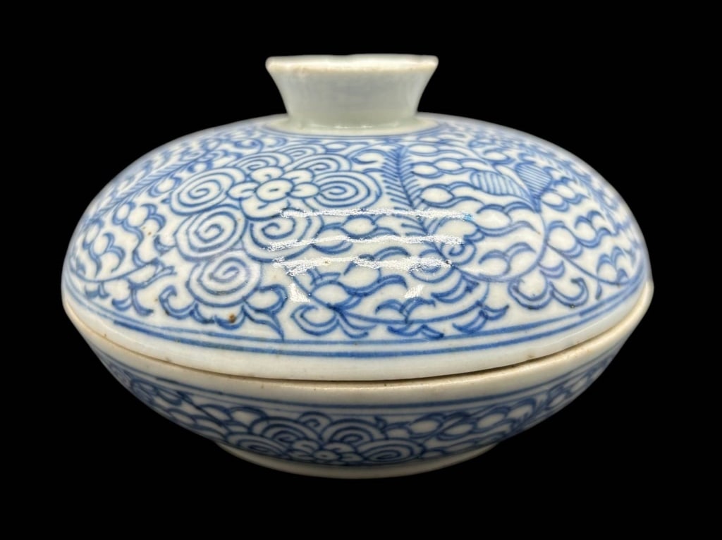 CHINESE BLUE WHITE PORCELAIN COVERED DISH 5" (1 of 9)