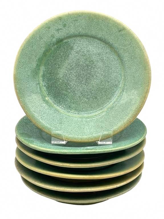6 SIGNED JOHN SHEDD GREEN CERAMIC PLATES 8": 6 SIGNED JOHN SHEDD GREEN CERAMIC PLATES 8" | -VERY GOOD PRE OWNED CONDITION | -APPROX 8" | -SET OF SIX HANDMADE PLATES BY RENOWNED STUDIO POTTER JOHN SHEDD, EACH FEATURING HIS DISTINGUISHABLE