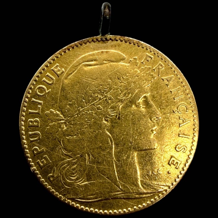1901 FRENCH FRANC GOLD ROOSTER COIN PENDANT 3.2G: 1901 FRENCH 20 FRANC MARIANNE ROOSTER GOLD COIN PENDANT 3.2G | | 1901 French Republic gold coin pendant featuring the celebrated Marianne portrait by J.C. Chaplain. The obverse displays the profile of