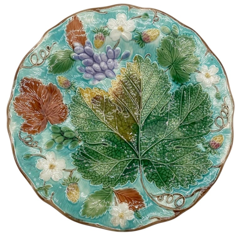 MAJOLICA STRAWBERRY FLORAL PLATE 9" (1 of 4)