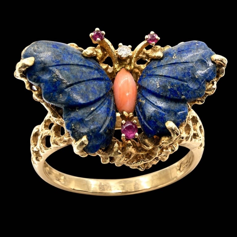 14K GOLD MULTI-GEM DIAMOND BUTTERFLY RING: 14K GOLD LAPIS RUBY & DIAMOND BUTTERFLY RING | | Whimsical 14K yellow gold butterfly ring featuring intricately carved lapis lazuli wings with golden matrix and a salmon-pink oval cabochon body. The s