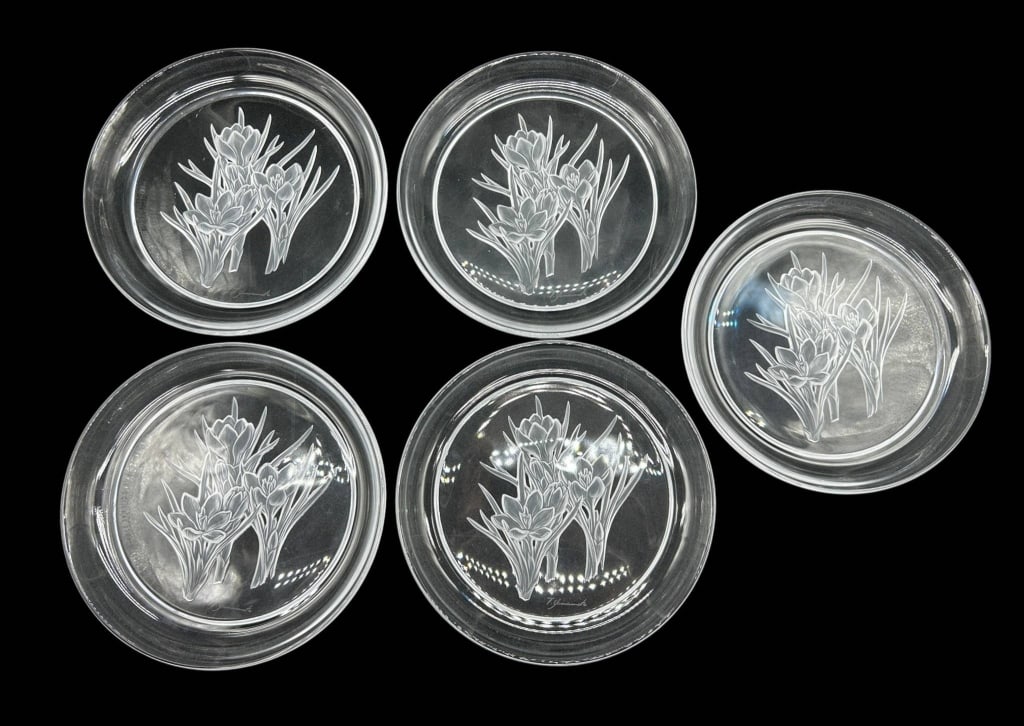 SIGNED CRYSTAL FLORAL PLATES SET OF 5 8": Set of five clear crystal plates featuring an elegant frosted floral motif of stylized iris or lily blossoms and long leaves across the center. Each plate has a substantial clear circular form with ra