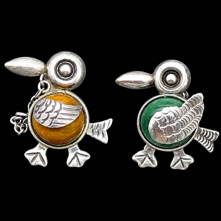 J.P. MEXICO SILVER & STONE TOUCANS 1.5": Charming vintage J.P. Mexico silver toucan jewelry pair featuring two whimsical tropical birds with oversized sculptural beaks, circular eyes, engraved dimensional wings, webbed feet and rounded polis