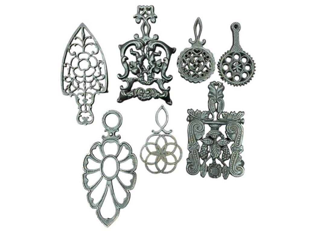 ASSORTED WILTON CAST METAL TRIVETS 7 PIECES (1 of 4)