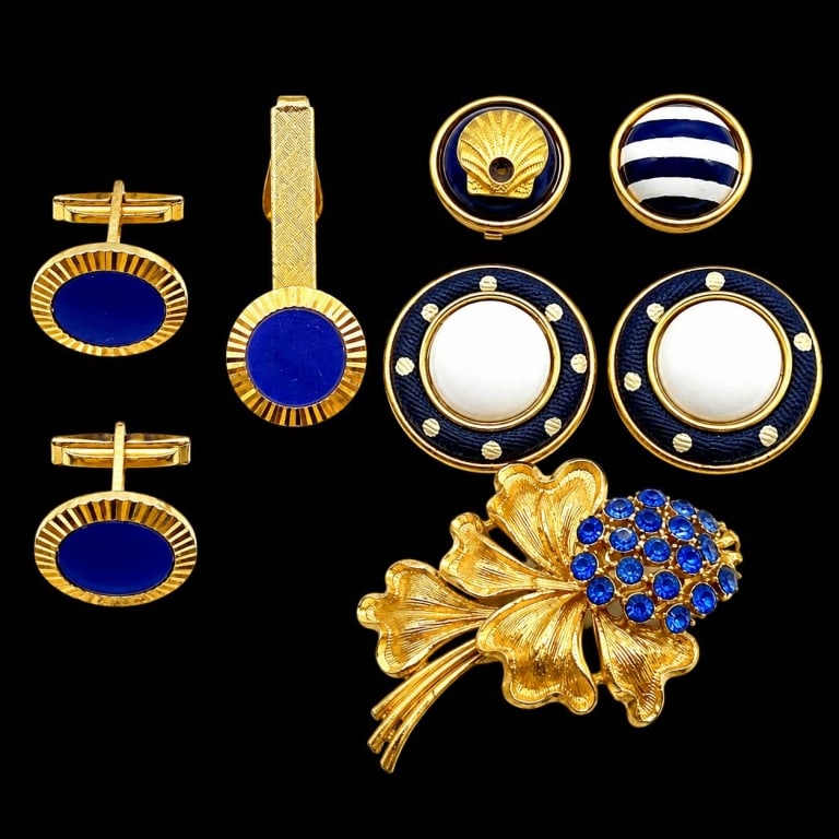 GOLD TONE COSTUME JEWELRY PROJECT LOT 3": Assorted vintage-style gold-tone costume jewelry and repurposing pieces offered together as a decorative project lot. The group includes a large dimensional floral brooch with textured petals and vivi