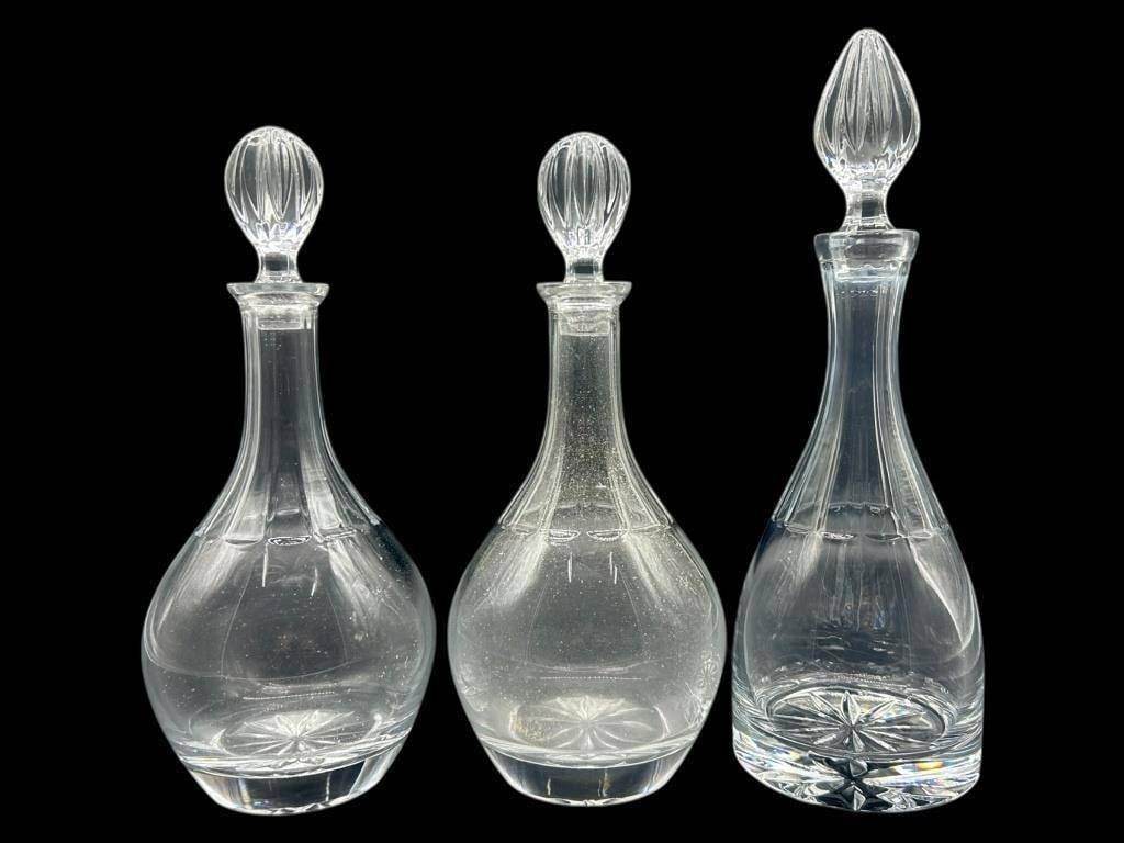 SET OF 3 VINTAGE PRESSED GLASS DECANTERS 14": - SET OF 3 VINTAGE PRESSED GLASS DECANTERS WITH STARBURST BASES? CLASSIC TEARDROP SHAPES WITH MATCHING FINIAL STOPPERS? EACH FEATURES PRESSED PANELING AND STARBURST DESIGN ON BASE? ELEGANT DISPLAY PIE