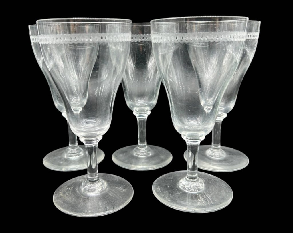 SET OF 5 ETCHED LOOP BORDER WINE GOBLETS 7" (1 of 4)
