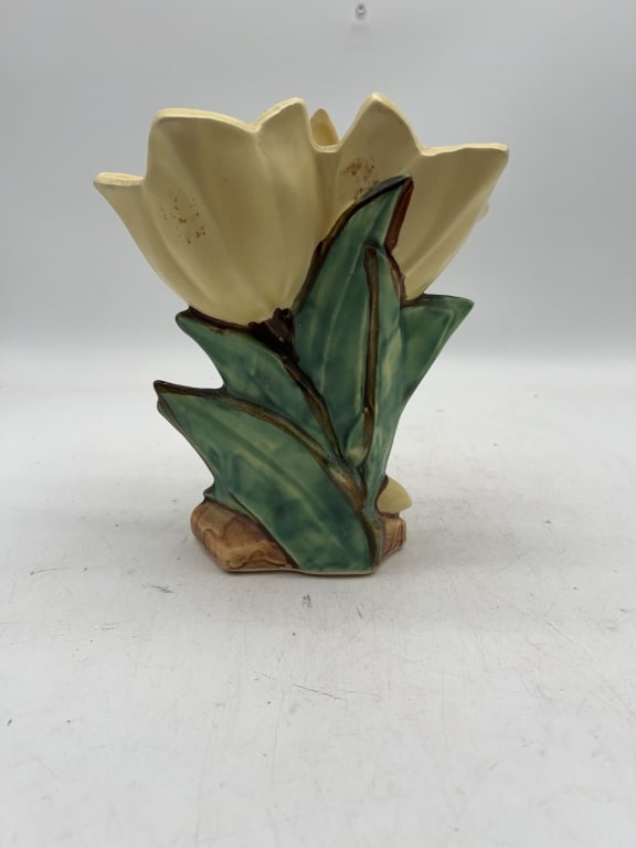 Ceramic Flower Shaped Vase With Green Leaves (1 of 6)