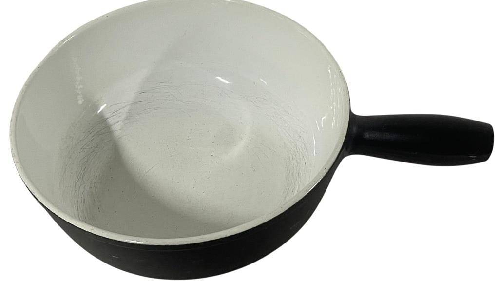 EMALCO ENAMELWARE BLACK SAUCEPAN: EMALCO ENAMELWARE BLACK SAUCEPAN | | This heavy-duty enamelware saucepan by Emalco features a classic black exterior and a clean white interior. Known for durability, Emalco products are crafted for