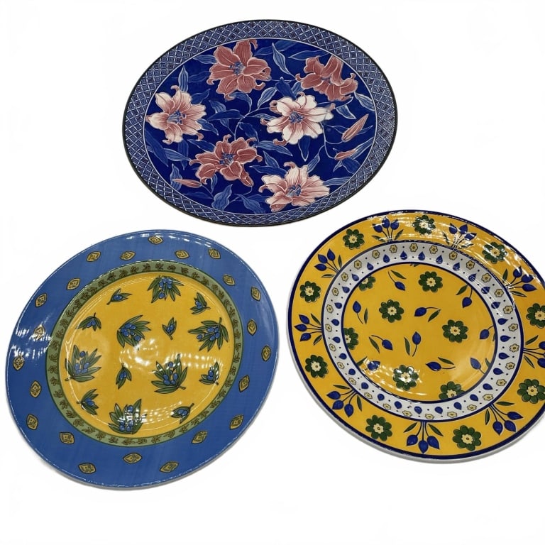 Three Decorative Ceramic Plates Italy Japan (1 of 10)