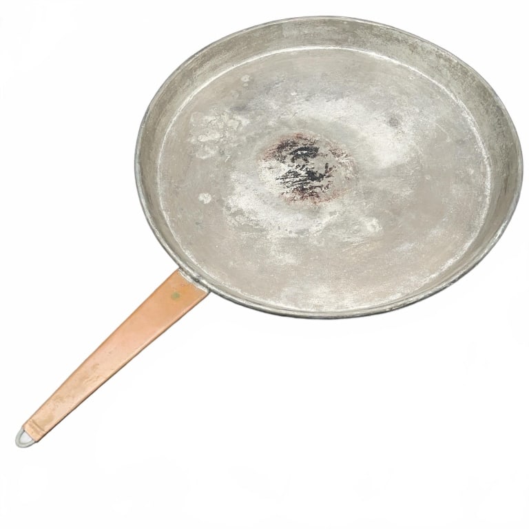 Large Copper Skillet With Metal Handle (1 of 4)